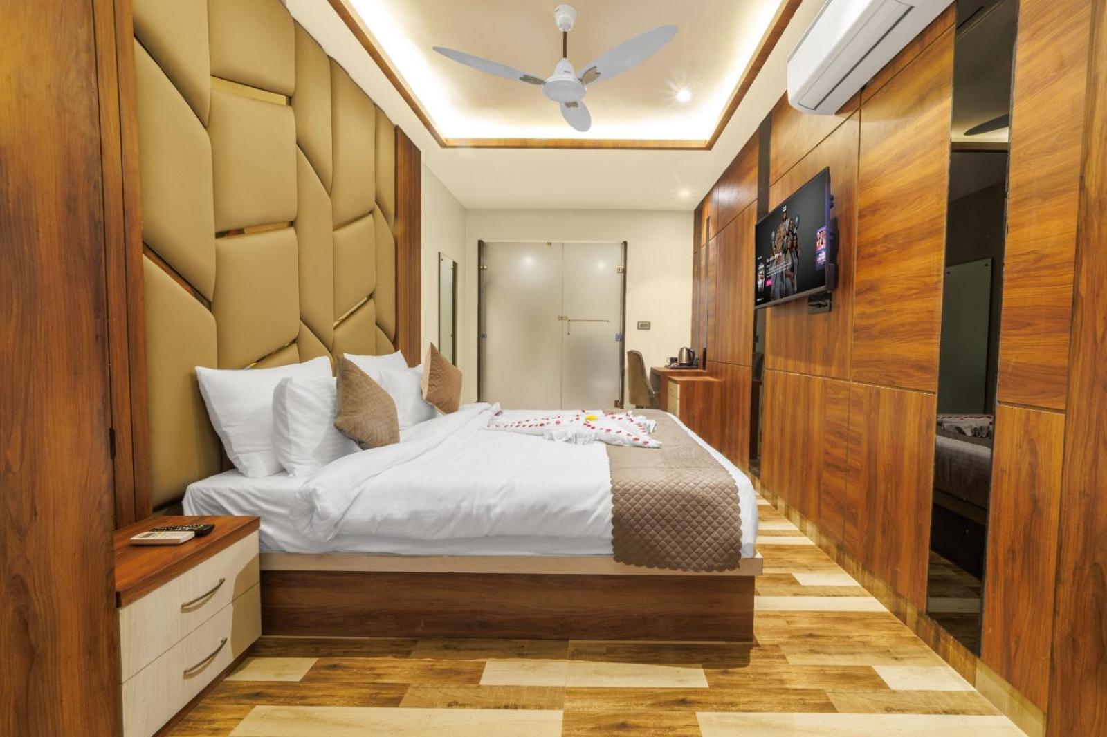 Hotel Golden Peacock Haridwār Exteriör bild